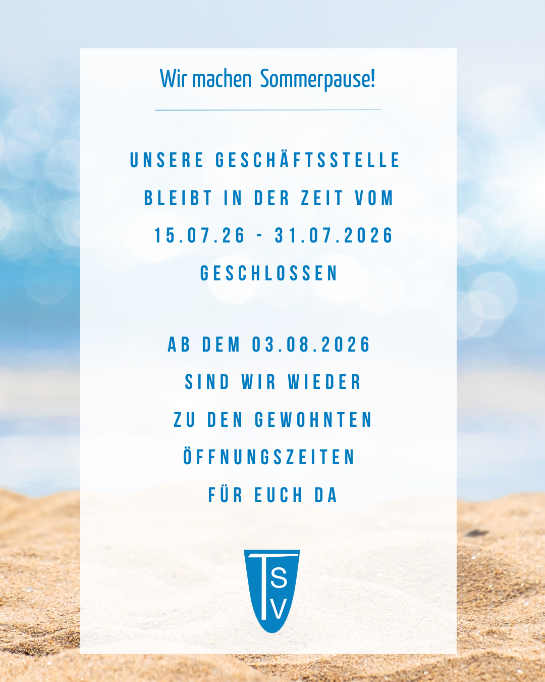 Öffnungszeiten GST Sommer 2026 Text auf hellem Rechteck vor Strand- und Meereskulisse mit der Mitteilung, dass die Geschäftsstelle vom 15.07.26 bis 31.07.2026 geschlossen ist und ab dem 03.08.2026 zu den gewohnten Öffnungszeiten wieder erreichbar ist, darunter ein blaues Logo mit den Buchstaben T, S und V