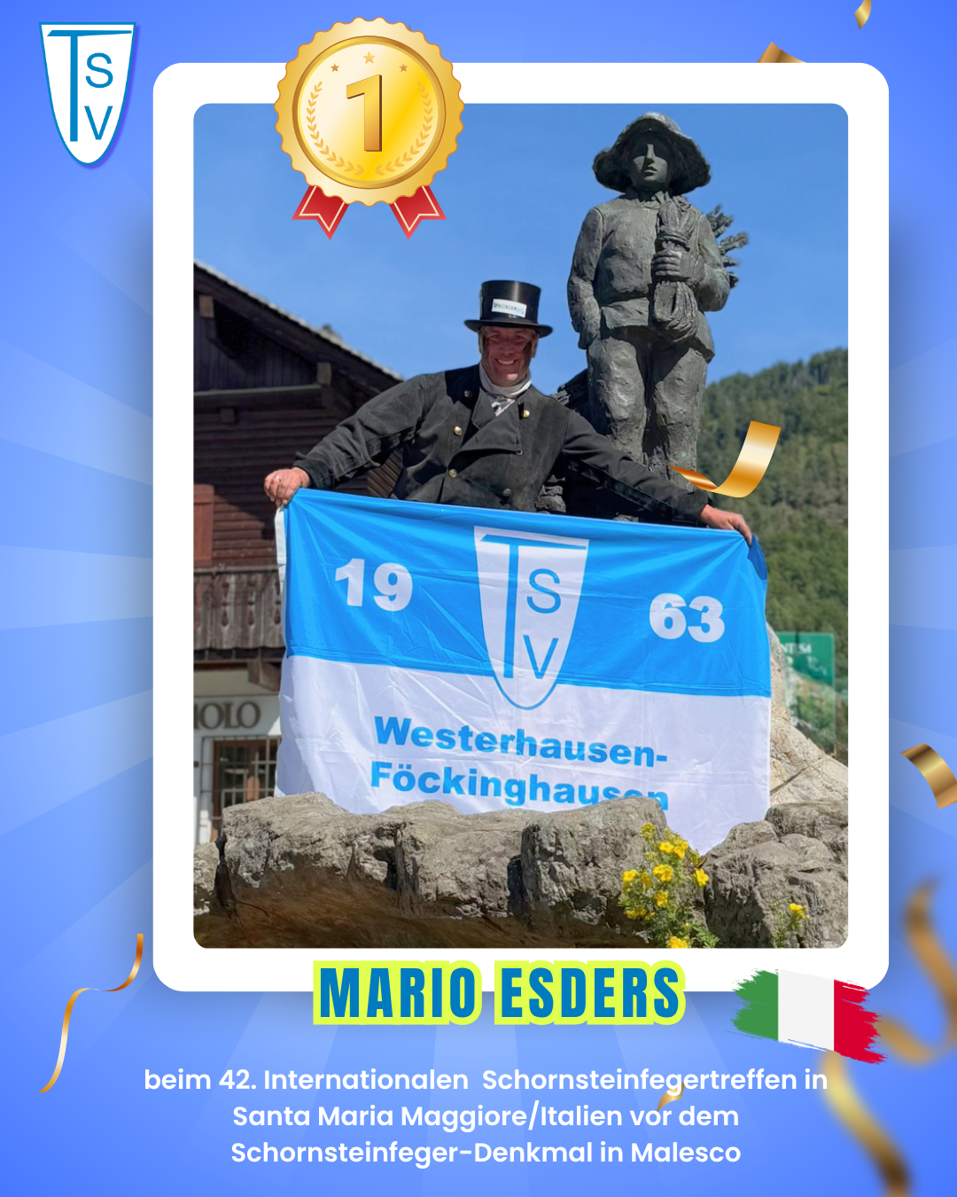1. Sieger TSV on Tour 2025 Mario Esders Person mit Zylinder hält eine blau-weiße Fahne mit dem Schriftzug 'TSV Westerhausen-Föckinghausen 1963' vor einer Statue eines Schornsteinfegers